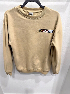 NASCAR Racing Sweatshirt Mens Medium Beige Crewneck 94 Race Car Graphic